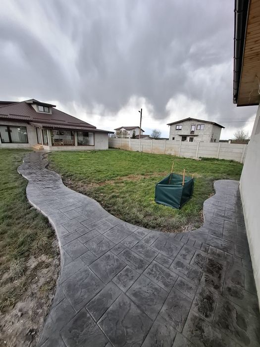 Beton amprentat decorativ,beton periat, beton simplu, tencuiala amprentata, fațade, garduri  socluri amprentate