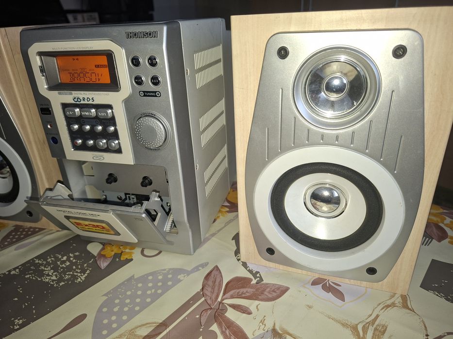 Sistem compact Thomson, boxe detașabile 2 x 30 W, radio digital, CD Player  si casetofon