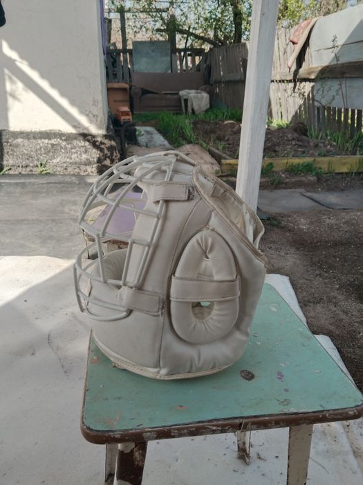 Продаю шлем для единоборства б/у