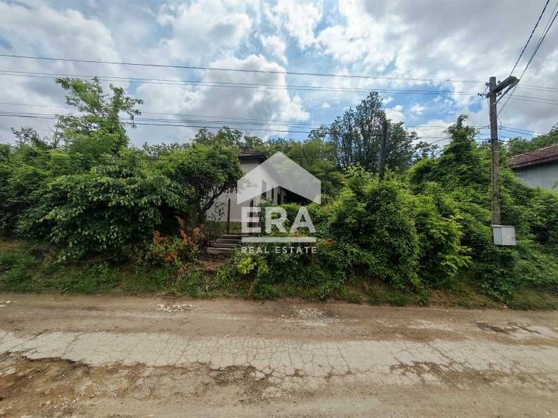 ЕКСКЛУЗИВНО! ЕРА Дръстър предлага за продажба вила с голям двор в живо