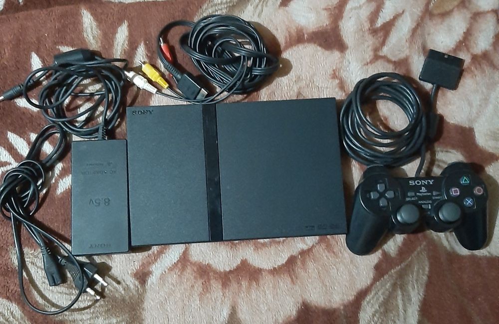 Vând PlayStation 2 slim complet în stare bună ps2