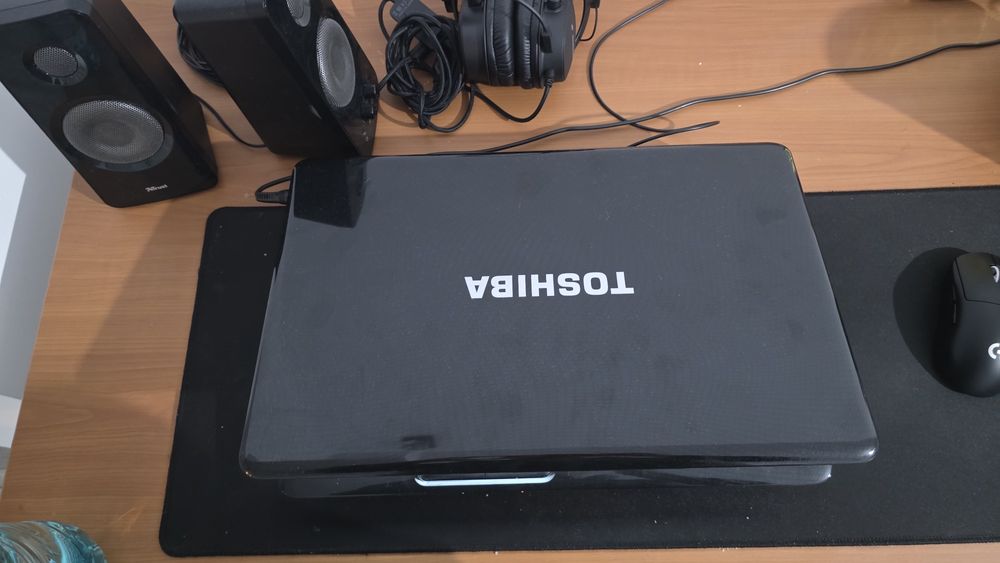 Vând laptop Toshiba