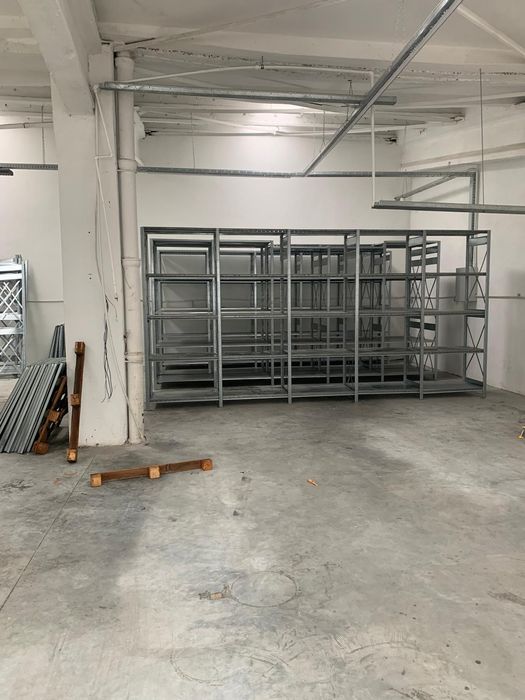 Rafturi metalice pentru depozitare manuala cu polite