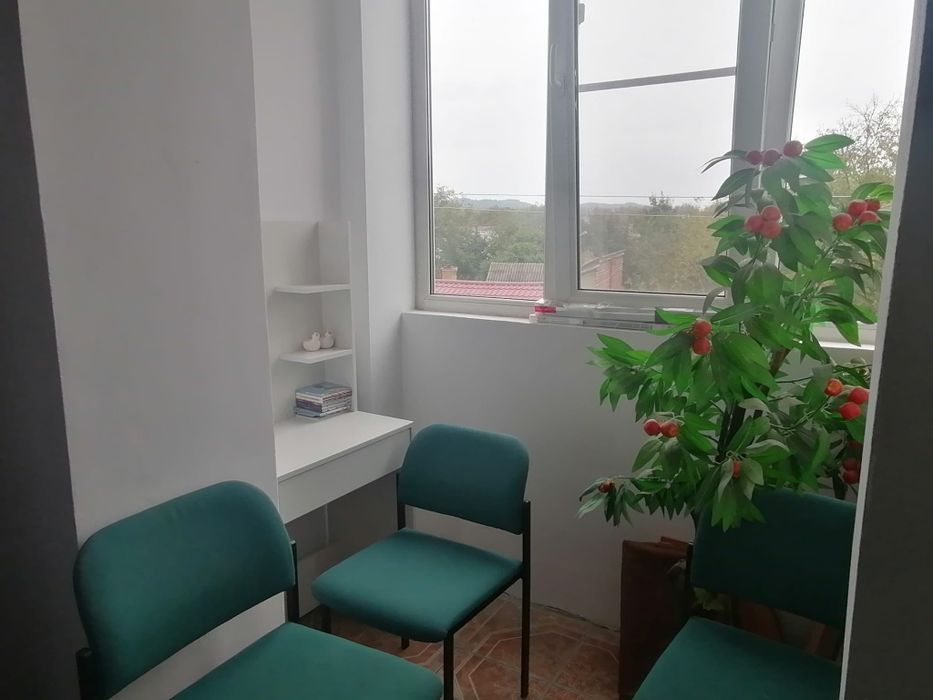 Închiriez apartament cu 3 camere