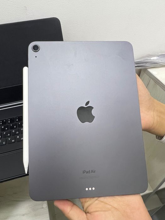 IPad Air M1 (5th Generation) + Magic Keyboard + Magic pencil