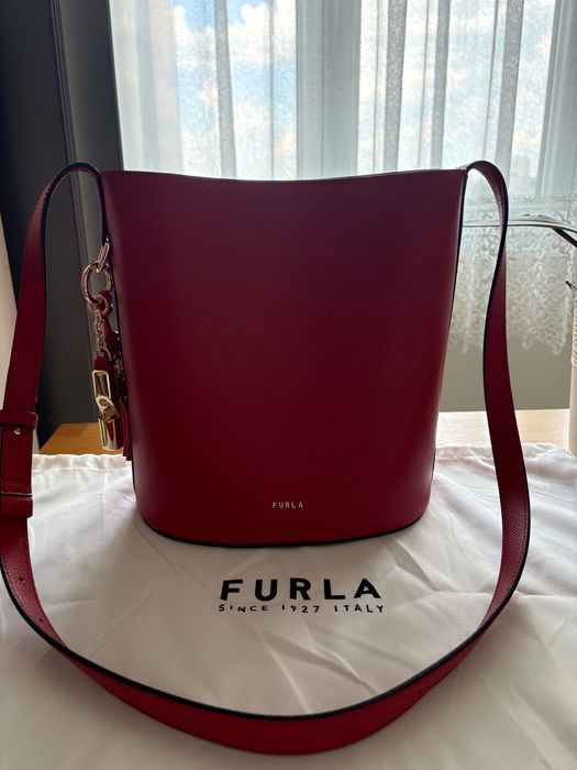 Дамска чанта от естествена кожа  FURLA