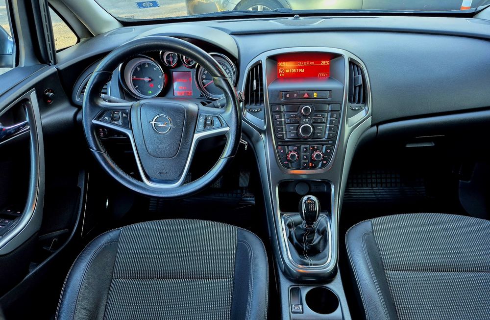 Opel Astra J Sport Combi 1.7 CDTI