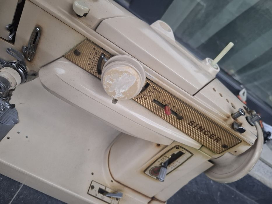 Masina de cusut Singer electrică