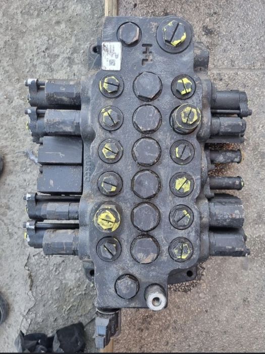 Distribuitor jcb 3cx 4cx