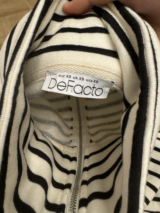 Кофта с замком полосатая Defacto