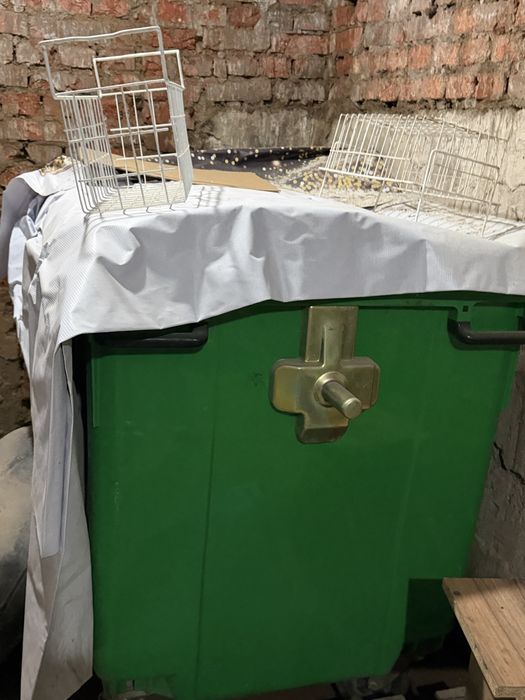Продам мусорный бак
