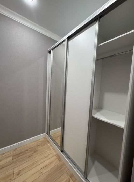 Шкаф купе и с зеркалом продам