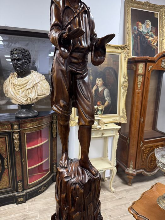 Statueta din lemn masiv sculptata manual