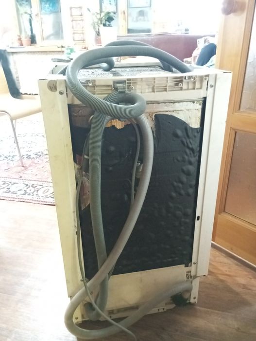 Продам посудомоечную машину