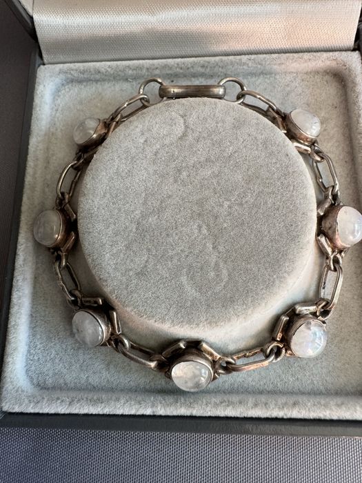 Bratara din argint si piatra lunii