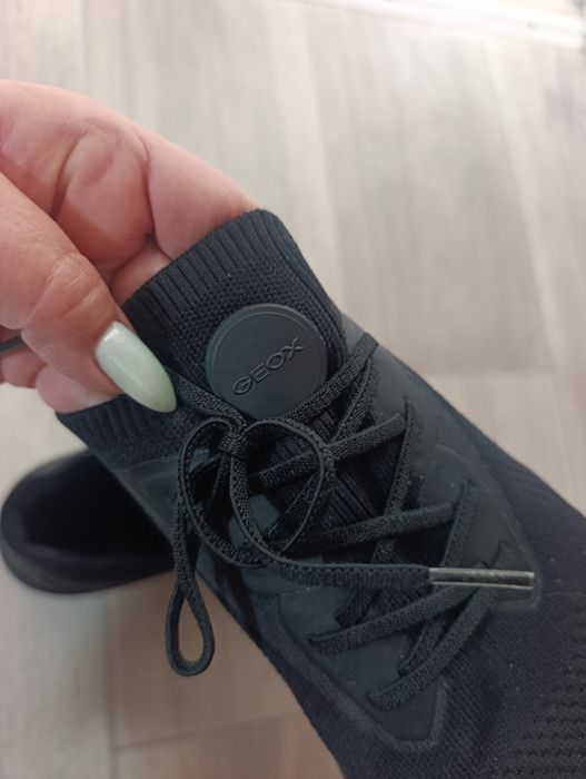 продам мужские кроссовки