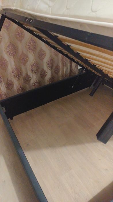 Кровать с матрасом