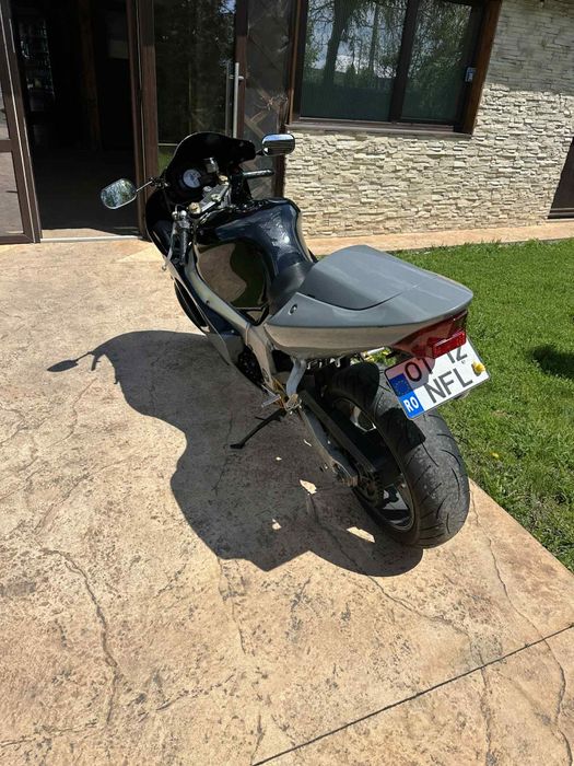 Vând sau schimb cu auto suzuki gsxr600