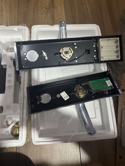 Yala , broasca , cu card si cheie noua