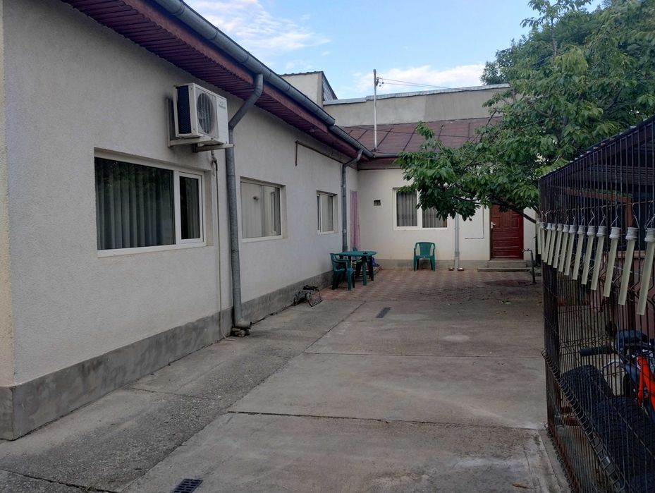 Vand casă cu teren zona Sos.Chitilei , Colosseum