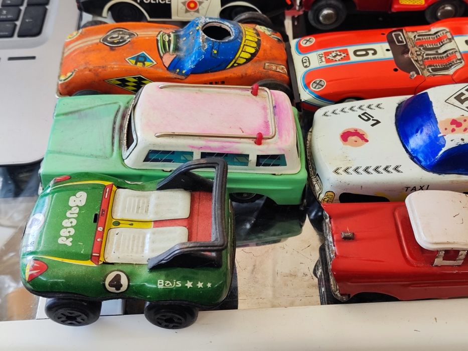 Лот ламаринени играчки колички