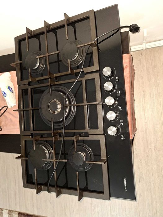 Plita incorporabila gaz 5 ochiuri,arzător wok,marca Grundig