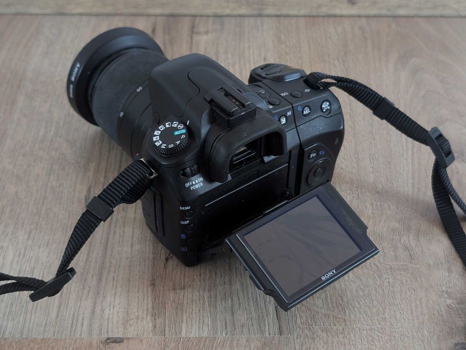 Sony A-350 + obiectiv Sony 18-70mm + baterie