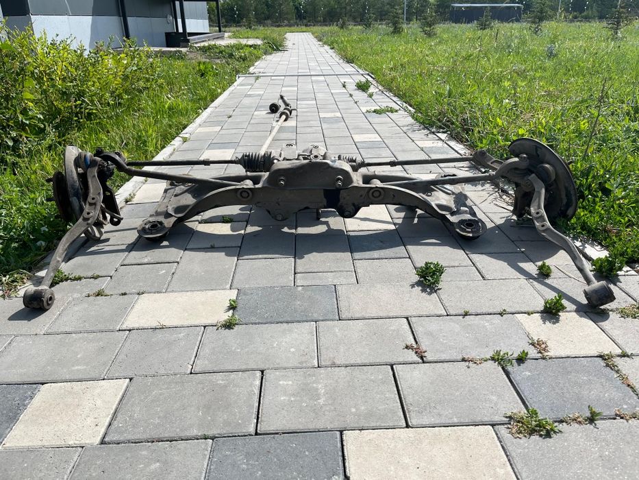 Задняя рулевая рейка на Тойота виста