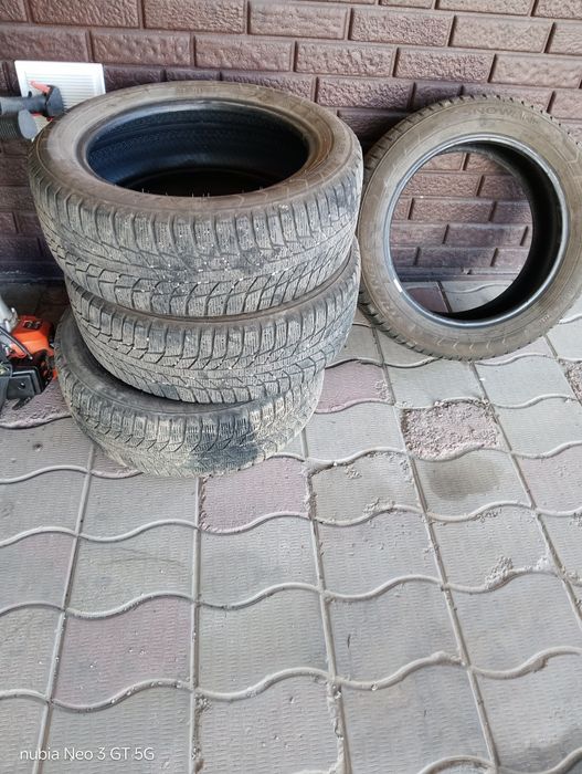Продам шины 215/55R17