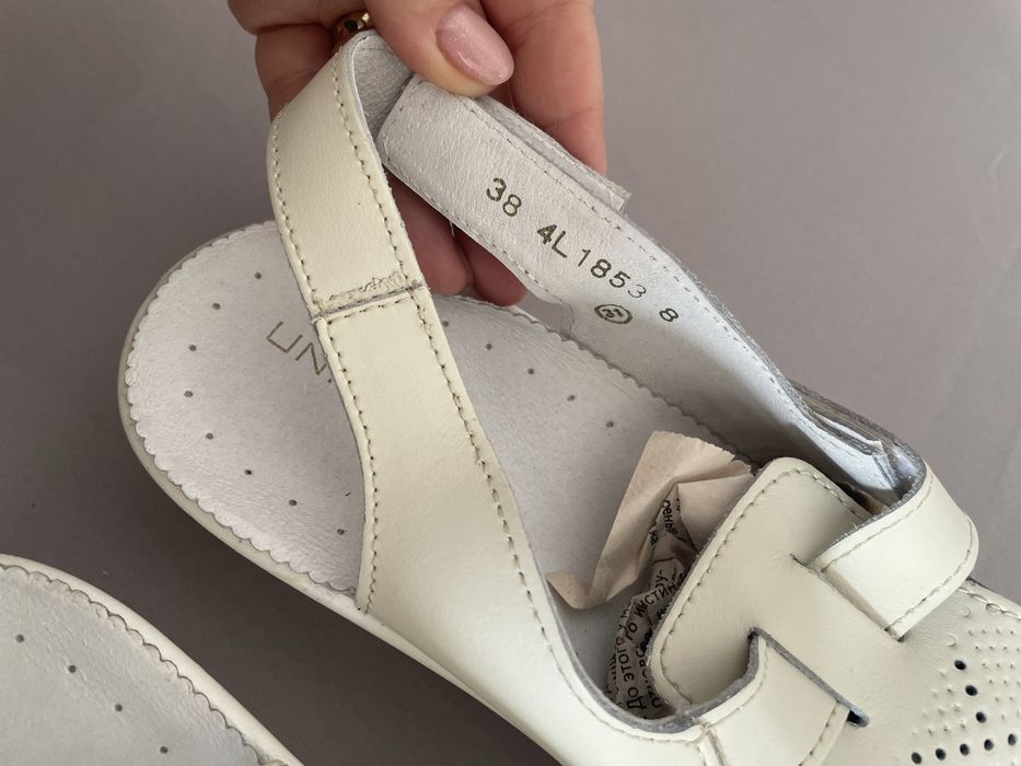 Женские босоножки