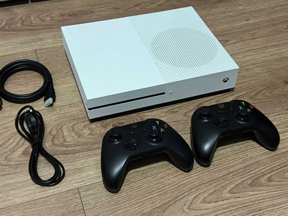 Vând xbox one s 500GB