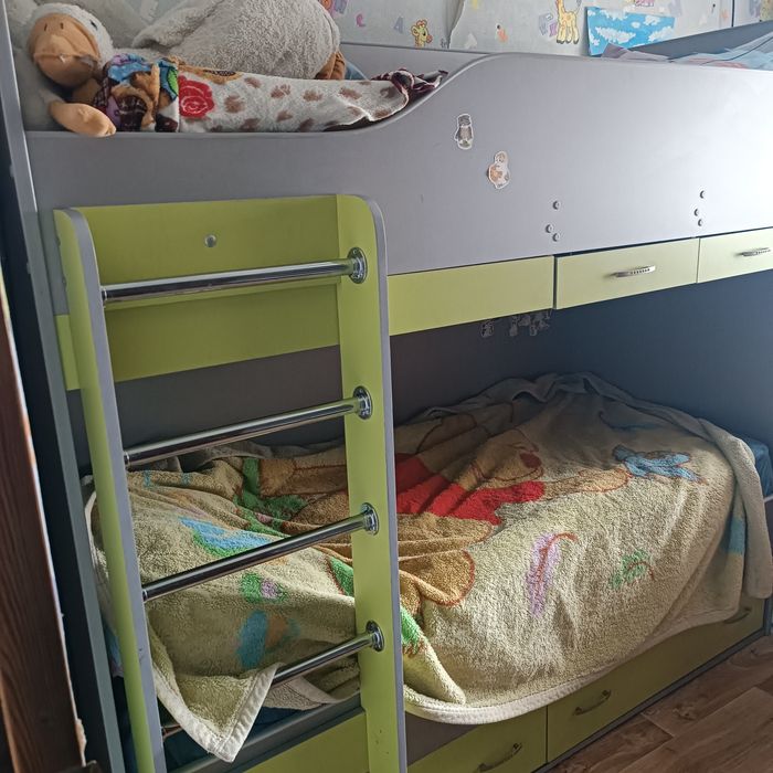 Двухъярусная кровать