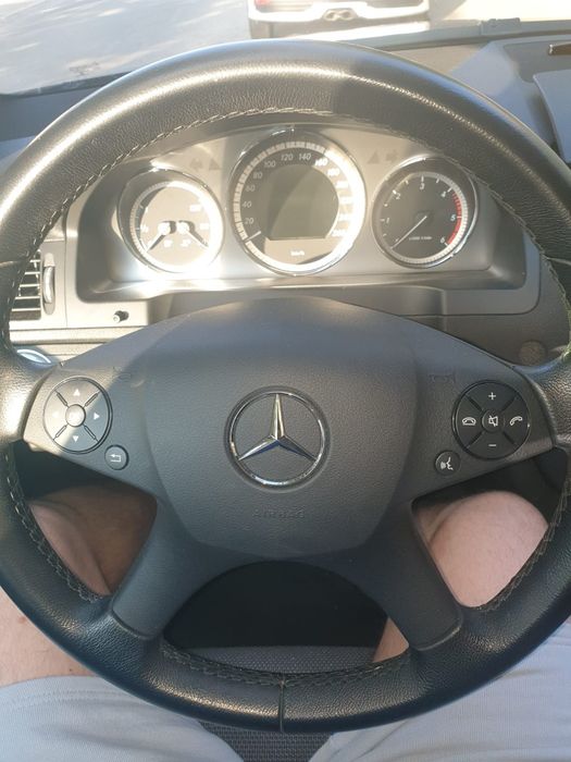 Vând schimb Mercedes-Benz
