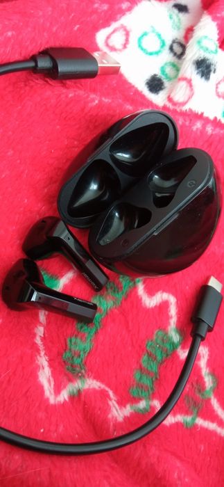 Безжични слушалки EDIFIER