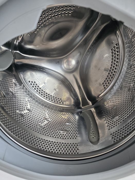 Продавам пералня със сушилня  Candy