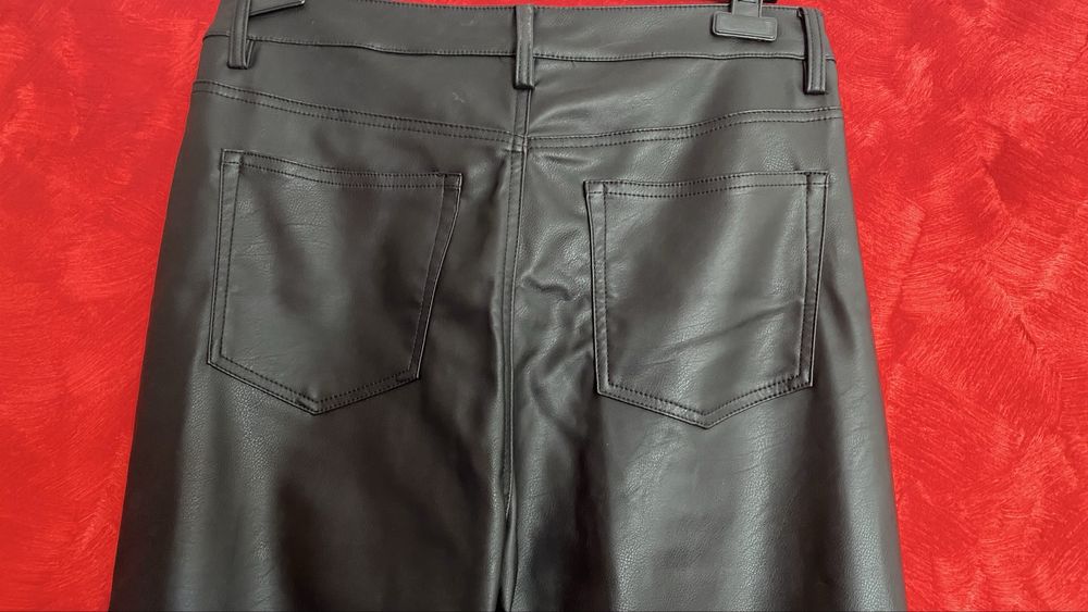 Pantaloni  negri de piele 42 H&M