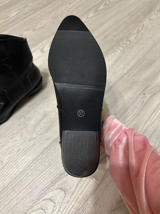 Продам казаки 37 размера