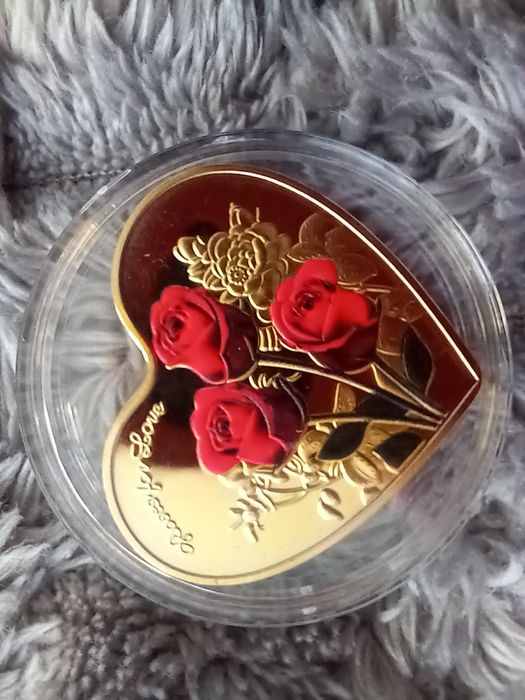 Сувенирна монета с надпис "Обичам те" на 52 езика