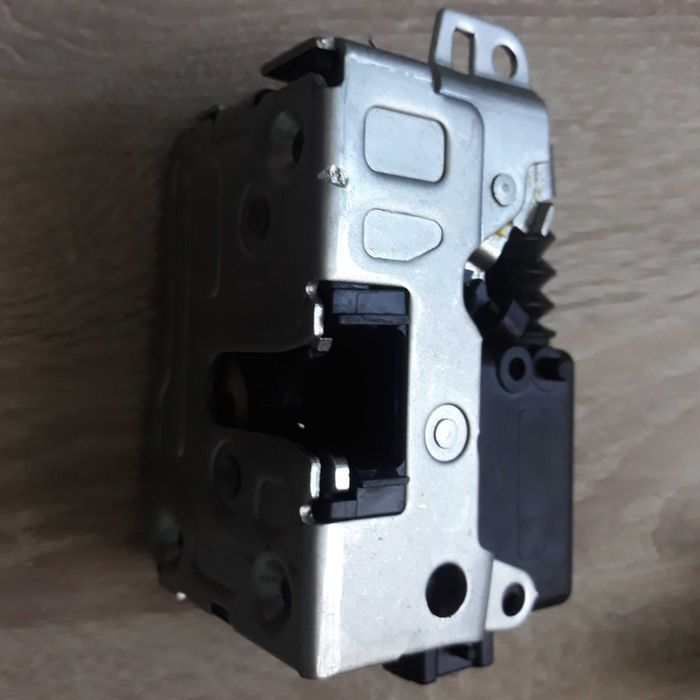 broasca usa/clips agrafa tija broasca usa dacia logan