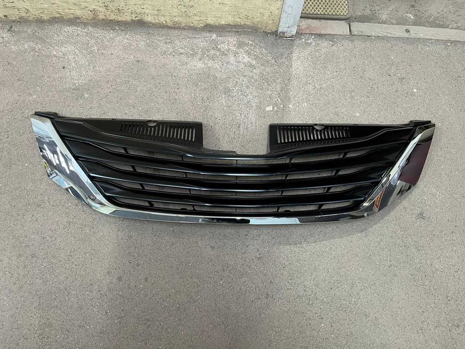 Решетка радиатор Тойота Сиенна 2011/Toyota Sienna 2014