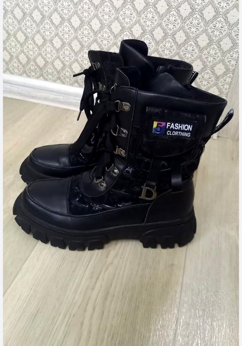 Продам зимние ботинки
