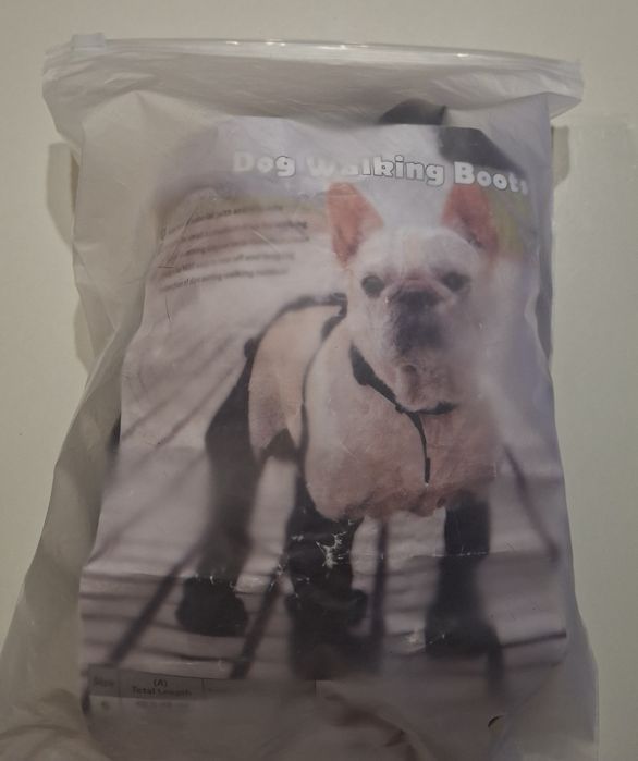 Водоустойчиви обувки за куче