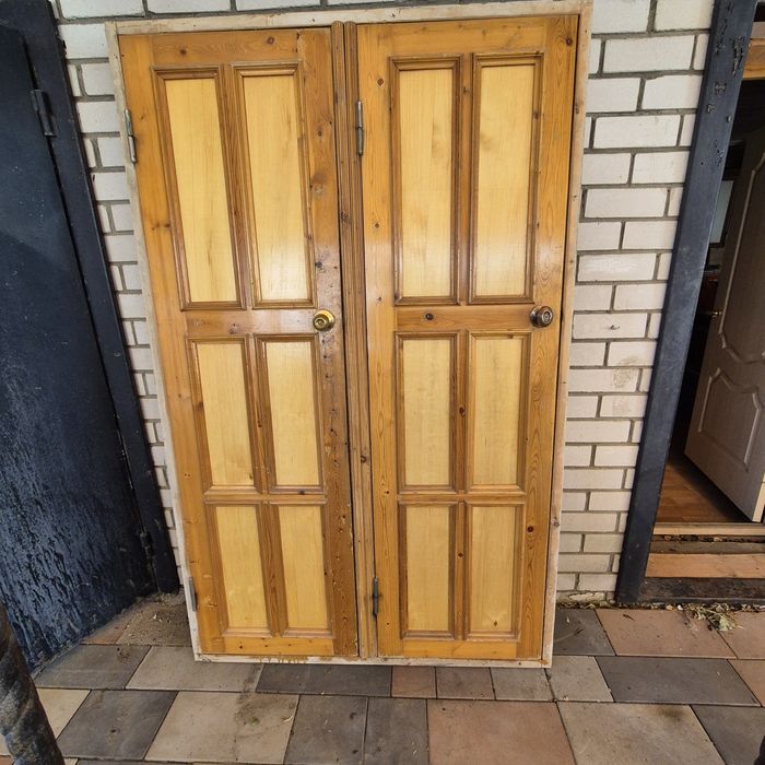 Двери межкомнатные деревянные БУ