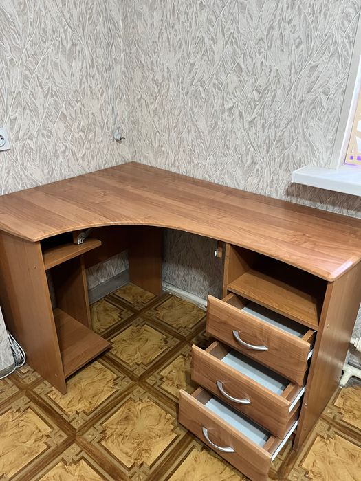 Отдам даром! Самовывоз! Стол угловой письменный