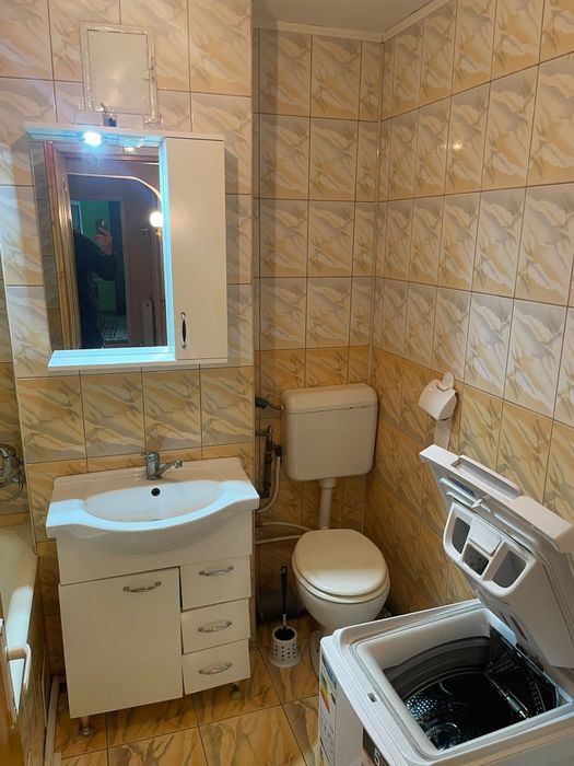 Vand apartament 2 camere.