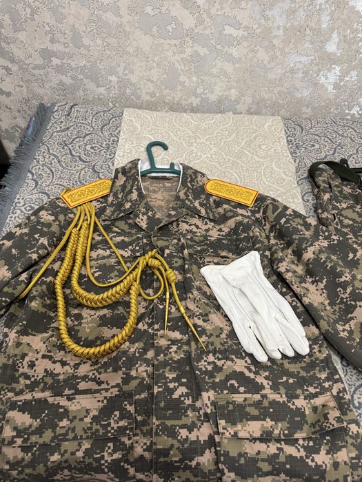 Военная одежда ( все комплект есть)
