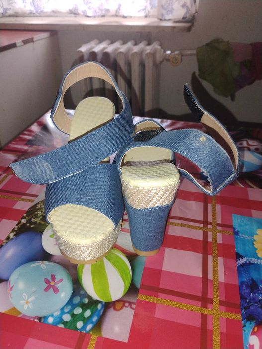 Sandale cu platforma