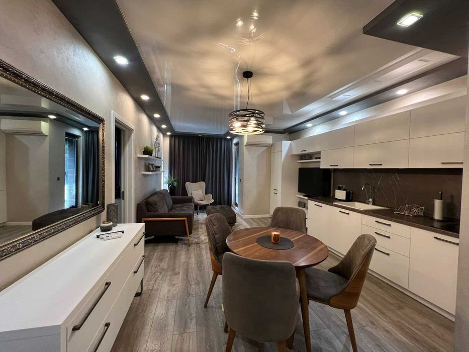 Дава се под наем Тристаен апартамент в Варна, Център - 74 кв.м за 1100 € - Снимка #17