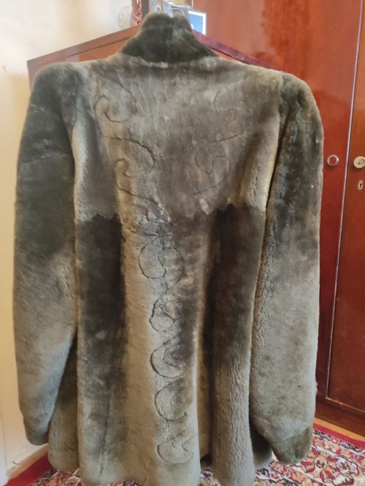 Doua bucati Haina de blana naturala