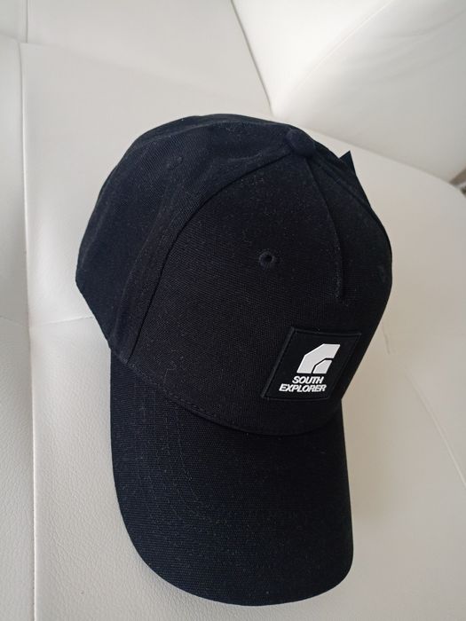 Vând șapcă sport fashion produs model deosebit produs de calitate.